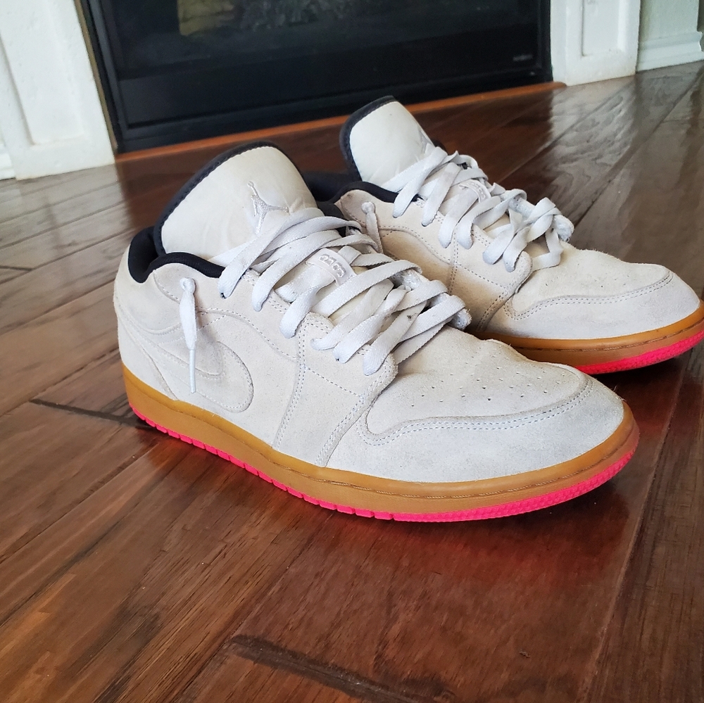 Jordan Sneakers in Cream and Pink